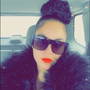 Meet your Posher, Mia